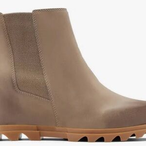Sorel Women's Joan of Arctic Wedge Chelsea Boots - size 8